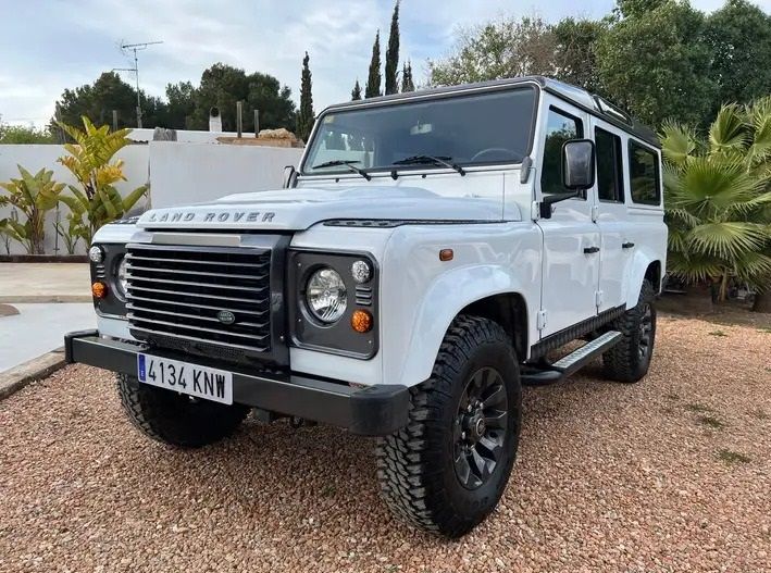Land Rover Defender • 2014 • 98,000 km 1