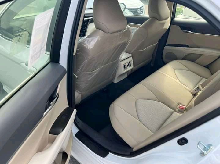 Toyota Camry Hybrid • 2021 • 10 km 6