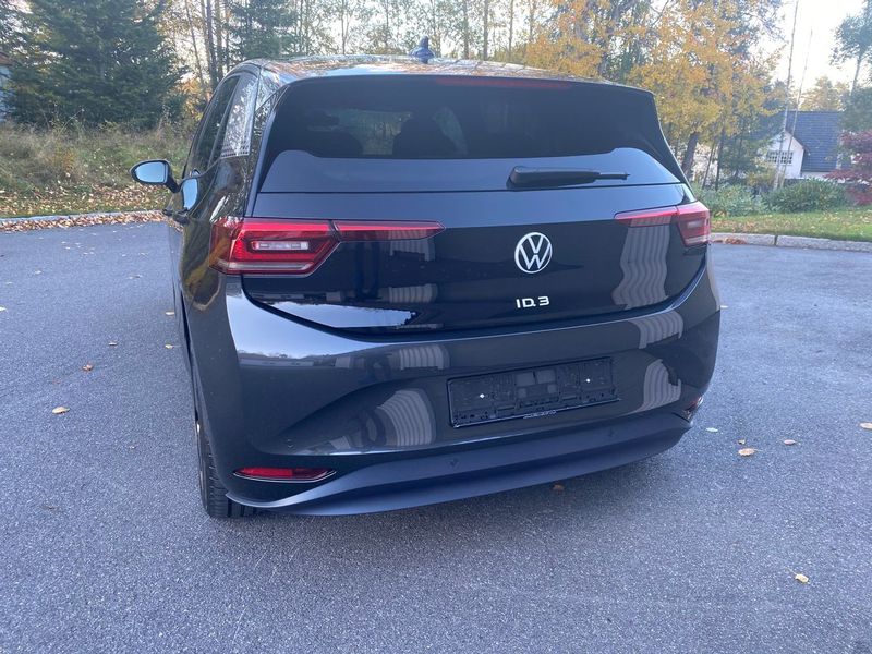 Volkswagen ID.4 • 2021 • 24,500 km 5