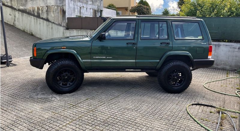 Jeep Cherokee • 2000 • 250,000 km 2