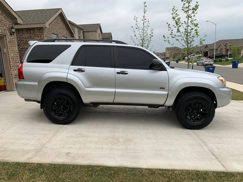 Toyota 4 Runner Limited • 2007 • 98,000 km 2