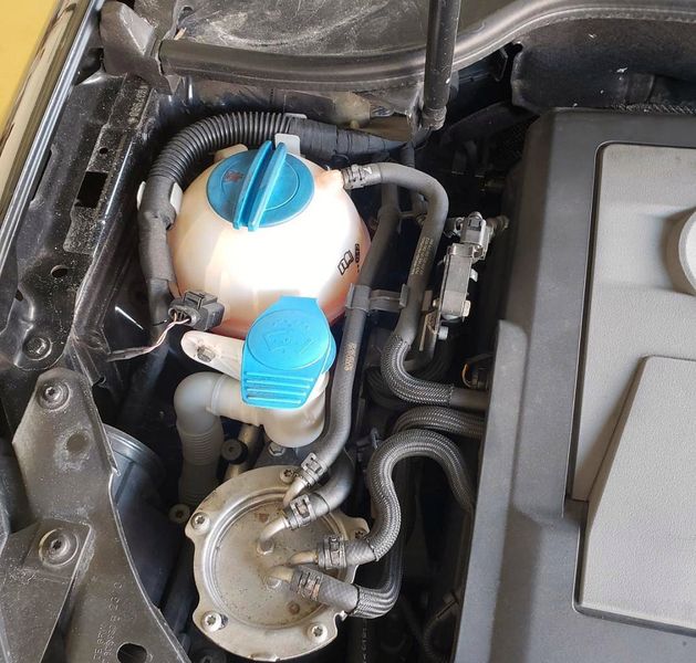 Volkswagen Golf • 2010 • 199,999 km 5