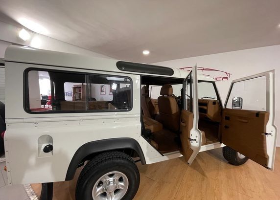 Land Rover Defender • 2007 • 110,000 km 12