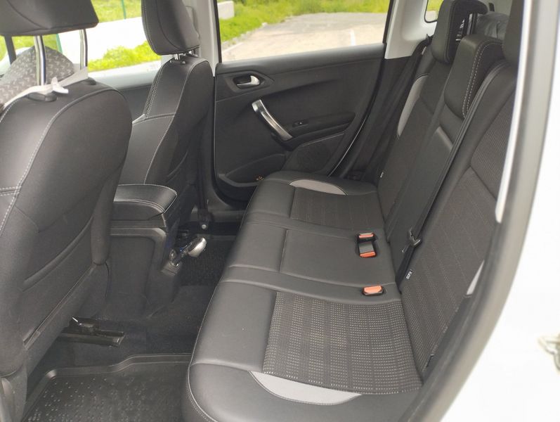 Peugeot 2008 • 2018 • 93,500 km 11