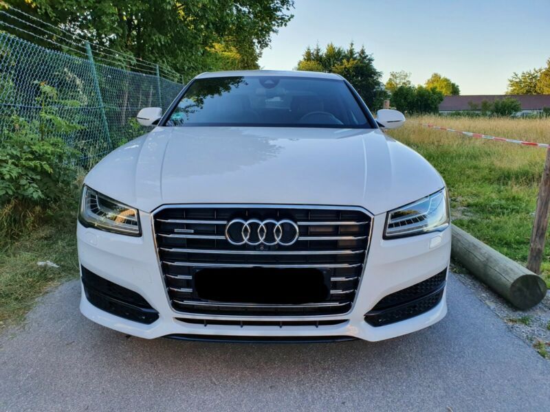 Audi A8 • 2015 • 108,000 km 4