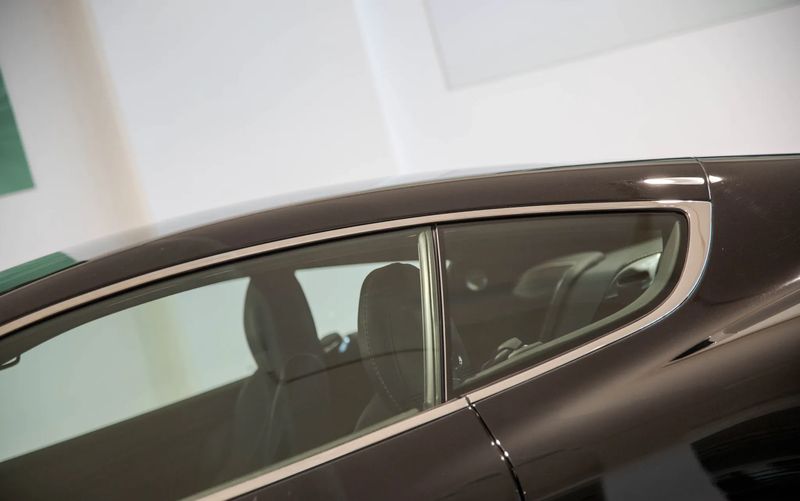 Aston Martin DBS • 2013 • 13,000 km 6