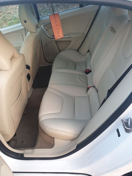 Volvo S60 • 2015 • 148,000 km 10