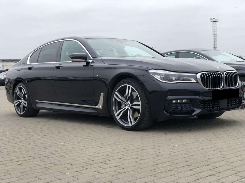 BMW 7 • 2016 • 110,000 km 1
