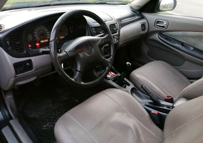 Nissan Almera • 2001 • 180,000 km 5