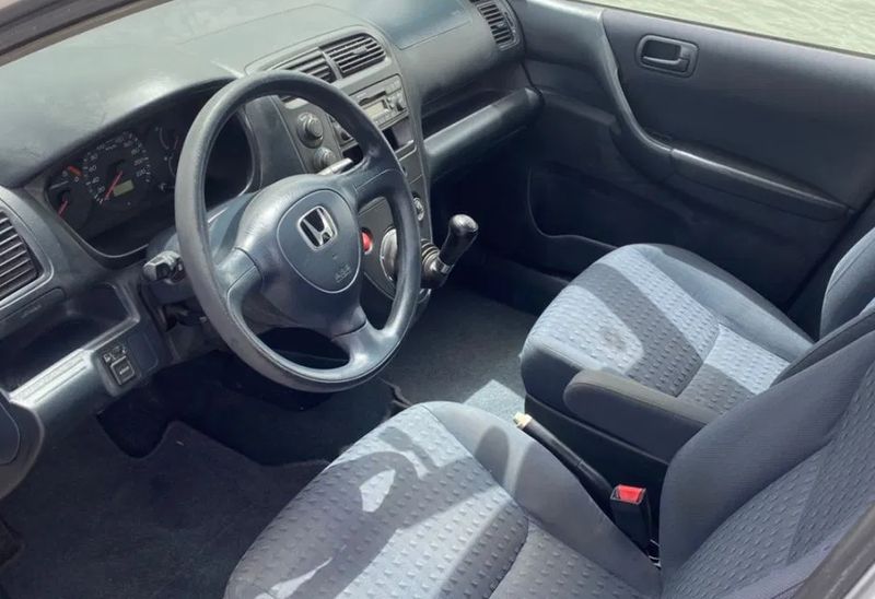 Honda Civic • 2002 • 172,000 km 2