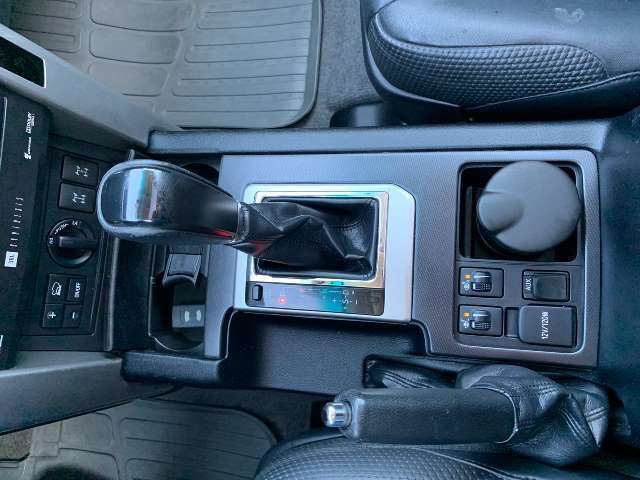 Toyota Land Cruiser • 2010 • 138,000 km 5