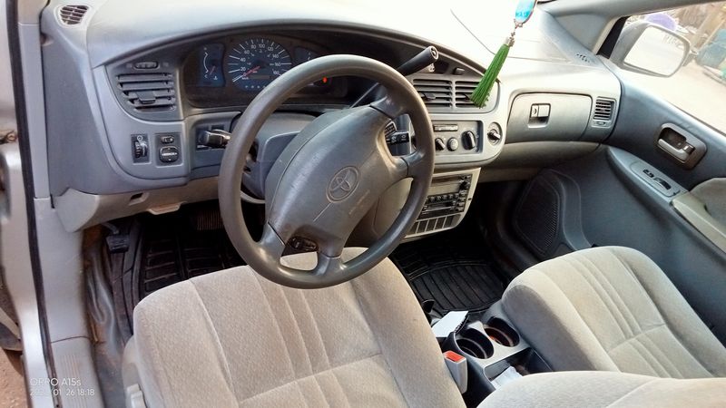 Toyota Sienna • 1999 • 1,111,111 km 6