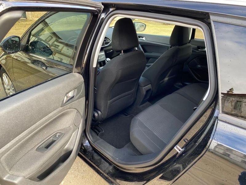 Peugeot 308 • 2016 • 124,000 km 5