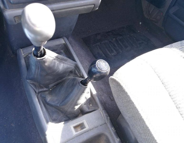 Toyota Hilux • 1991 • 349,999 km 3