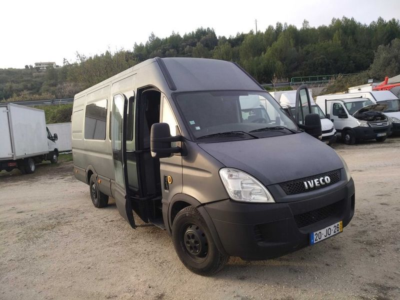 Mercedes-Benz 210 Van • 2010 • 90,000 km 1