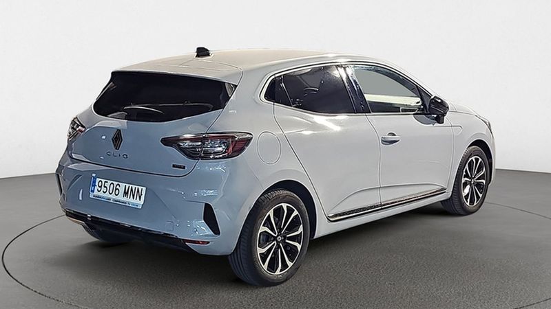 Renault Clio • 2024 • 6,088 km 4