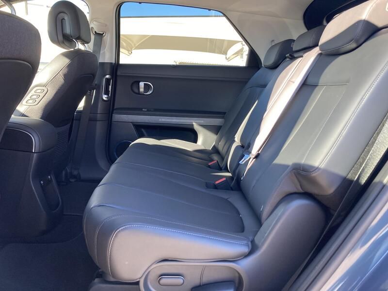 Hyundai Ioniq Electric • 2021 • 30,910 km 3