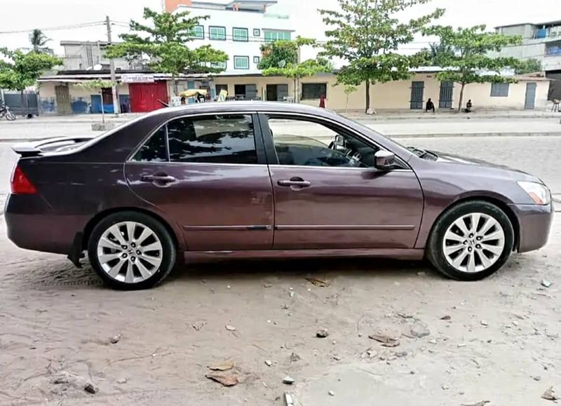 Honda Accord • 2005 • 5,000 km 4