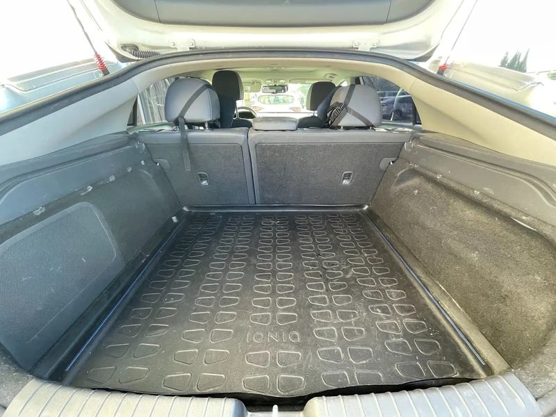 Hyundai Ioniq Hybrid • 2017 • 145,000 km 4