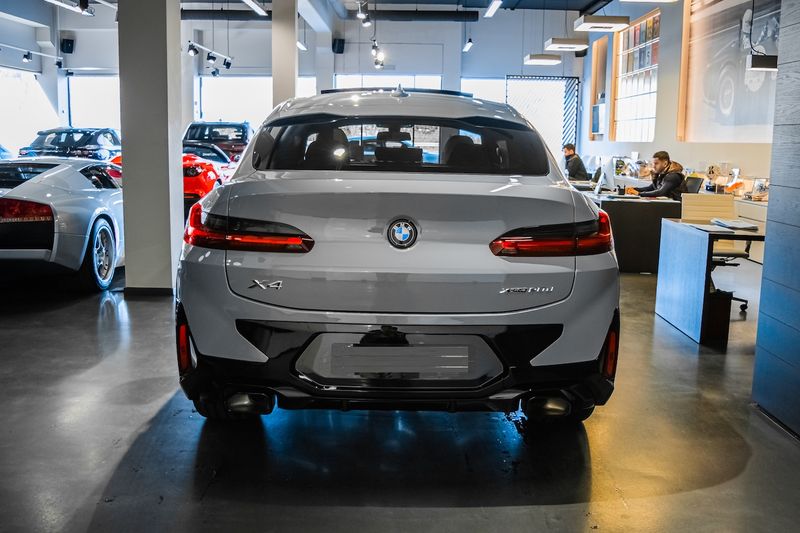 BMW X4 • 2024 • 4,100 km 9