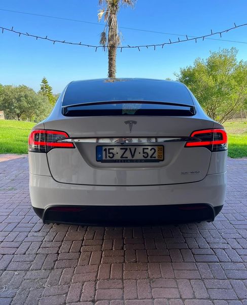 Tesla Model X • 2020 • 72,000 km 4