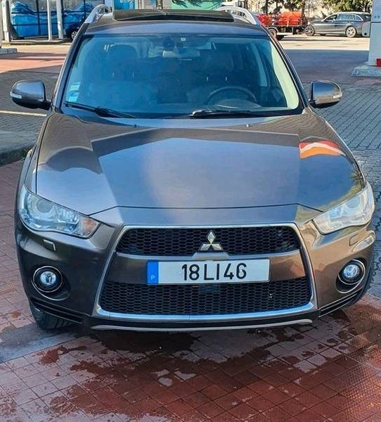 Mitsubishi Outlander • 2011 • 300,000 km 1