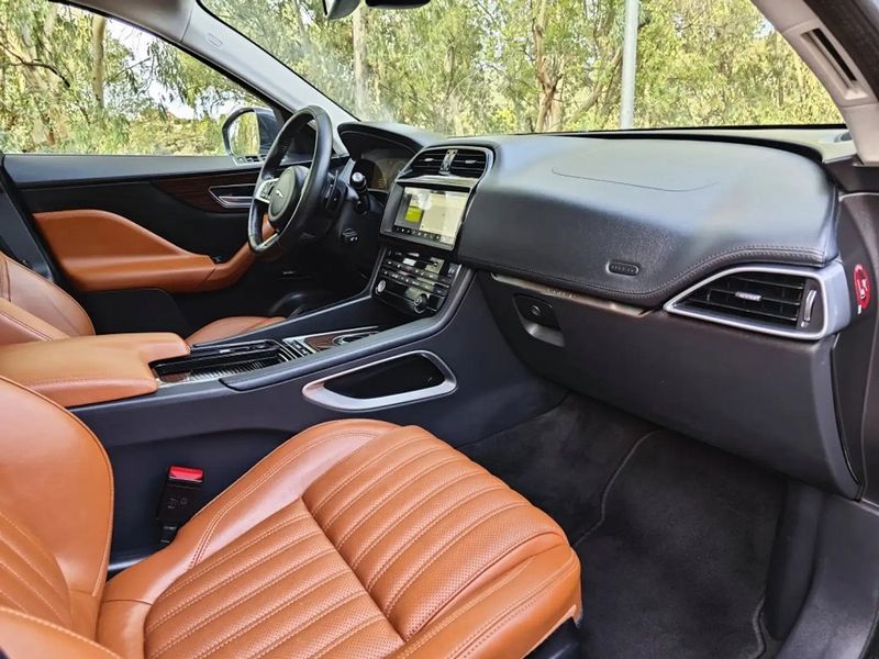 Jaguar F-Pace • 2017 • 69,500 km 10