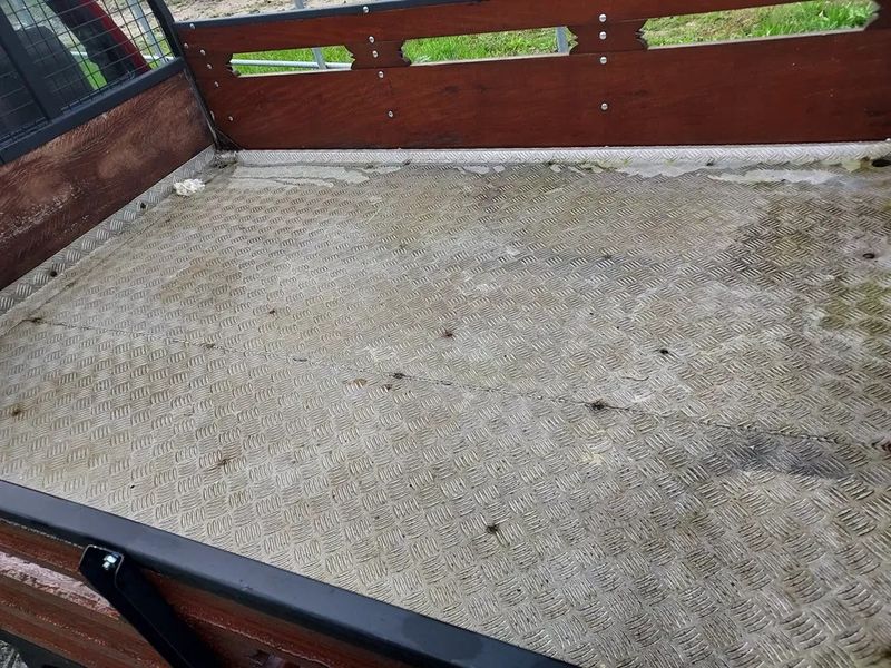 Toyota Hilux • 1997 • 90,000 km 4