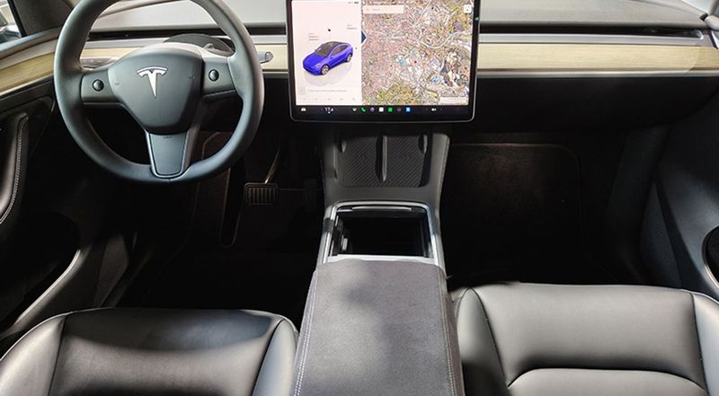 Tesla Model Y • 2023 • 46,686 km 3