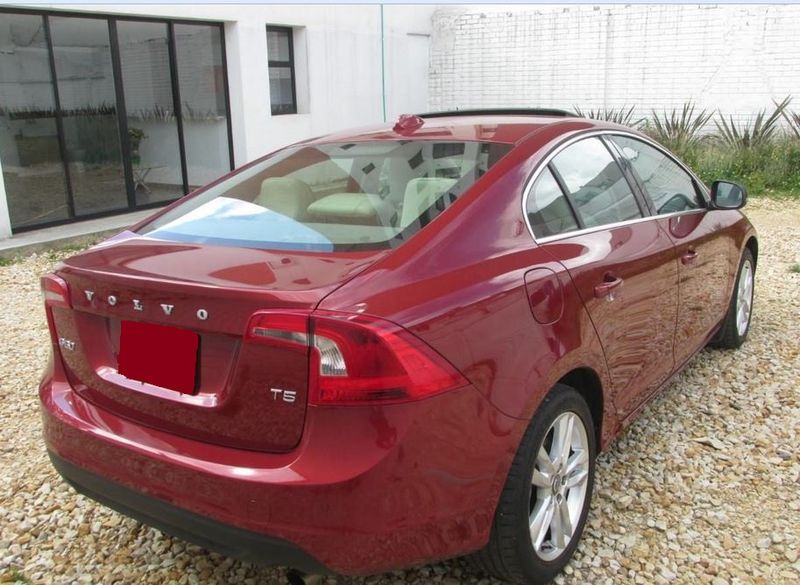 Volvo S60 • 2012 • 142,000 km 7