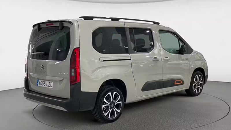 Citroën Berlingo • 2022 • 10,085 km 5