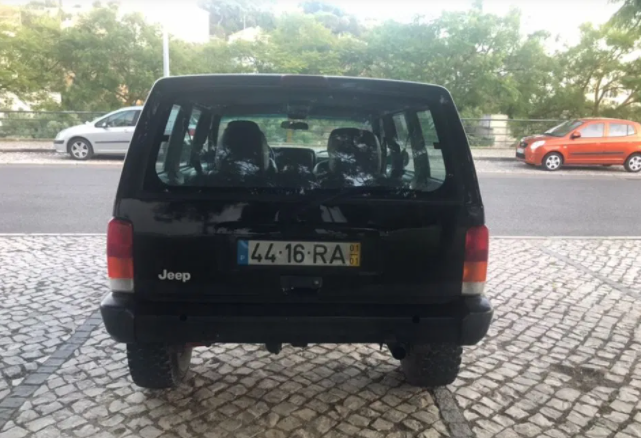 Jeep Cherokee • 2001 • 158,000 km 2