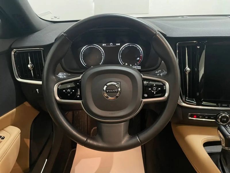Volvo V90 • 2020 • 85,000 km 15