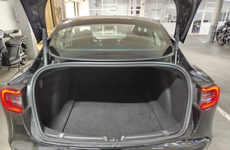 Tesla Model 3 • 2023 • 27,523 km 10