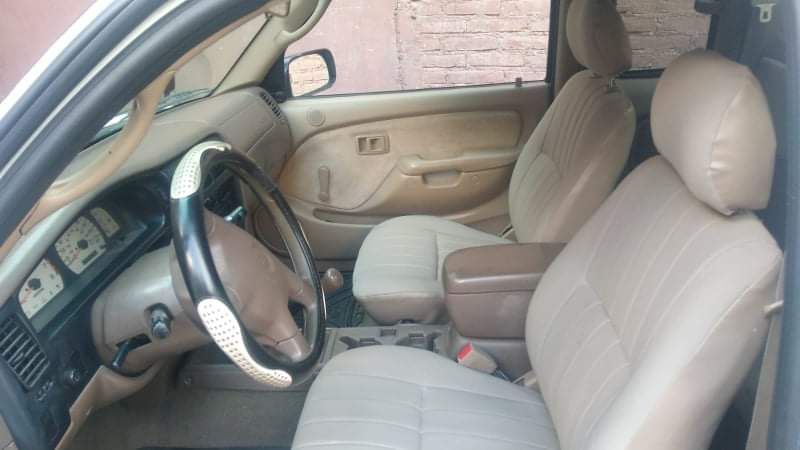 Toyota Tacoma • 2001 • 140,000 km 2