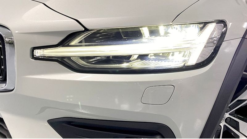 Volvo V60 • 2021 • 40,725 km 10