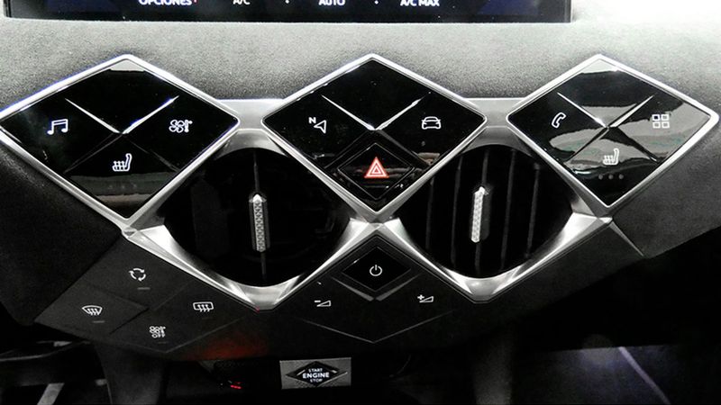 Citroën DS3 • 2022 • 35,320 km 7