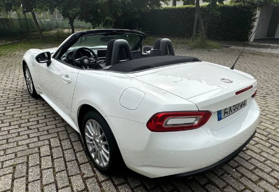 Fiat 124 Spider • 2018 • 12,380 km 5