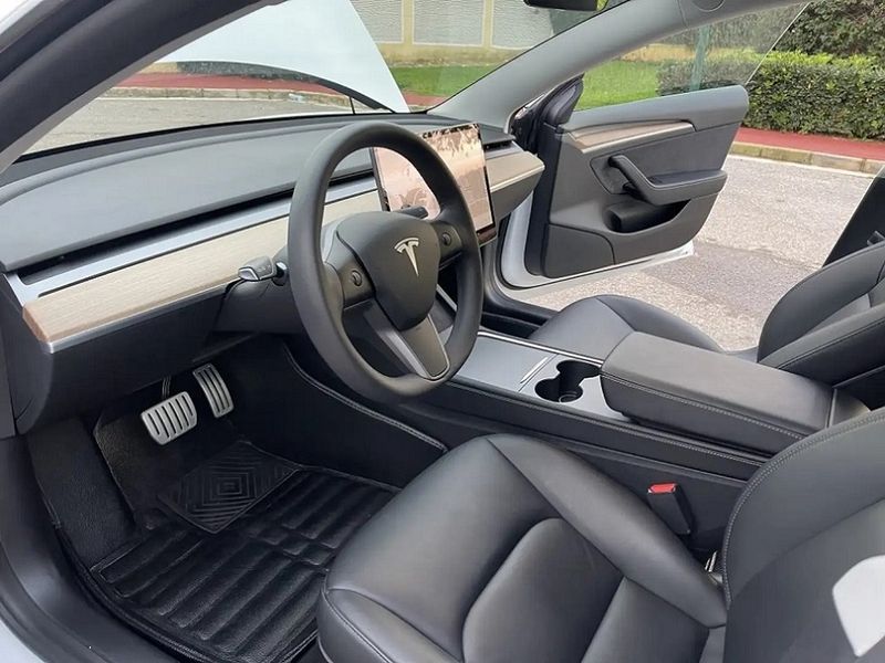 Tesla Model 3 • 2021 • 116,790 km 6