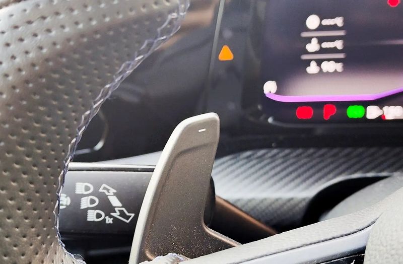 Volkswagen Golf • 2023 • 16,673 km 11