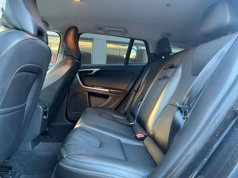 Volvo V60 • 2018 • 127,000 km 5