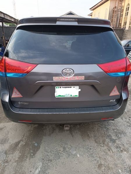 Toyota Sienna • 2011 • 130 km 3