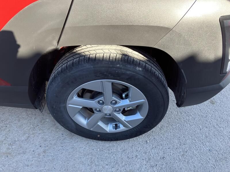 Hyundai Kona • 2023 • 9,281 km 10