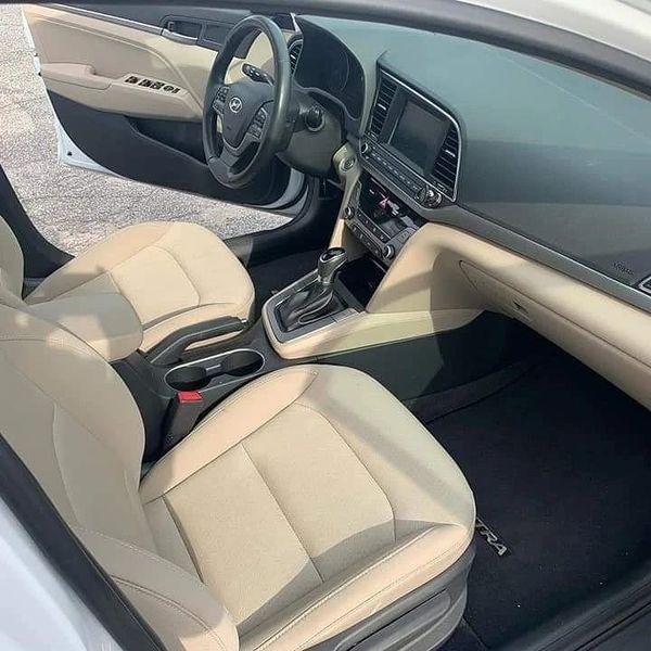 Hyundai Elantra • 2018 • 33,000 km 3