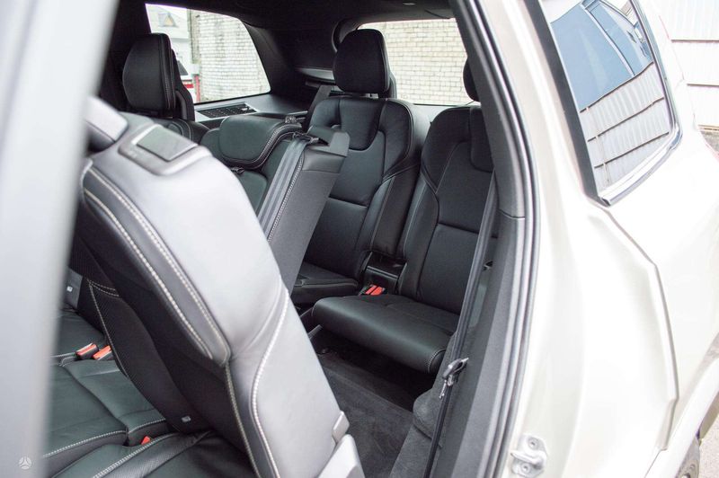 Volvo XC90 • 2016 • 177,000 km 3