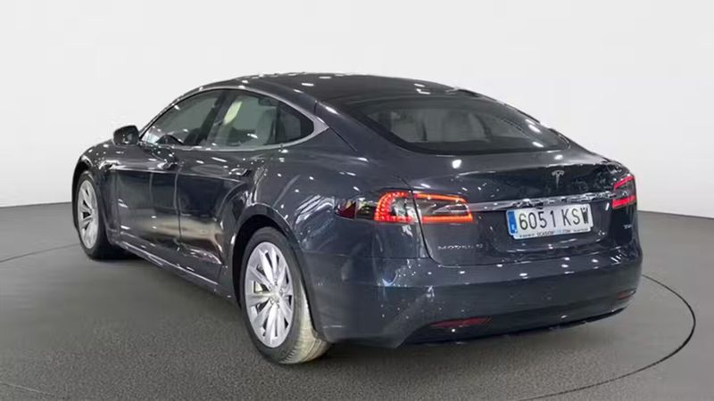 Tesla Model S • 2019 • 37,500 km 2