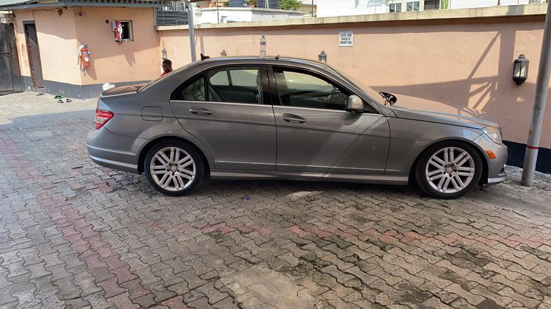 Mercedes-Benz C • 2009 • 66,780 km 1
