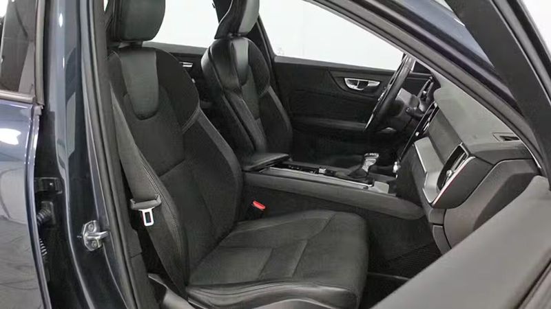 Volvo V60 Cross Country • 2020 • 61,601 km 7