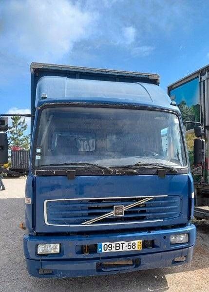 Volvo 240 • 2001 • 500,000 km 2