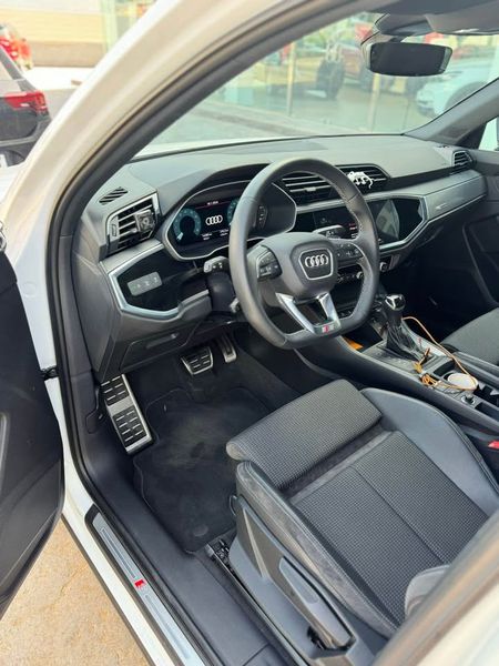 Audi Q3 • 2022 • 39,800 km 2